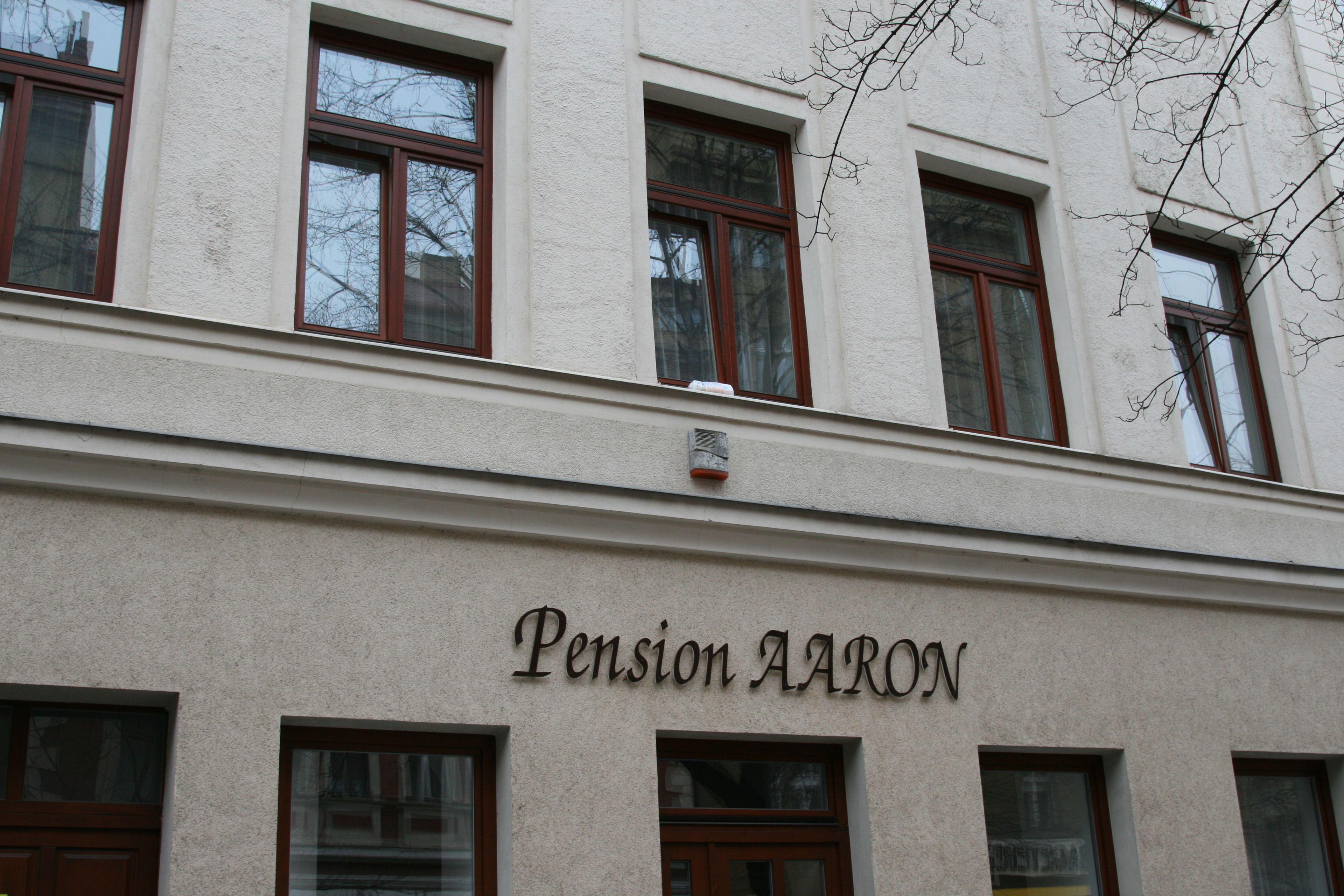 Aaron, Prague